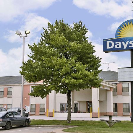 Days Inn By Wyndham Walcott Davenport Exterior photo